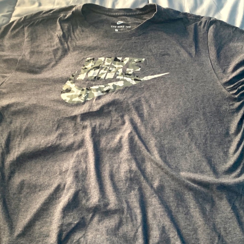 Nike grey Men’s Camo logo Tee Shirt
